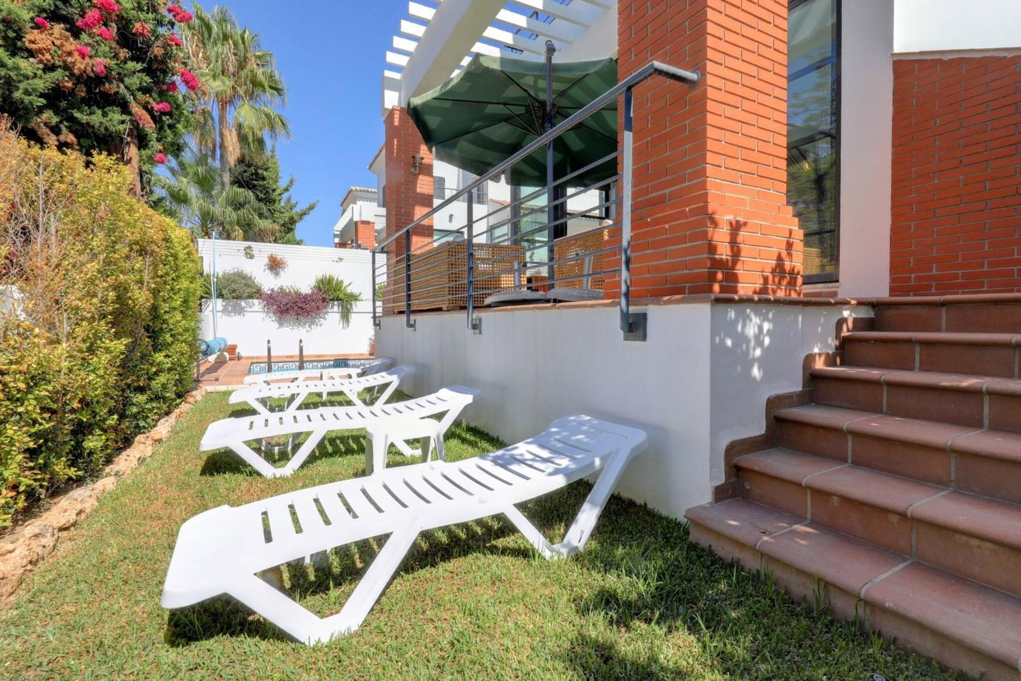 011 Bright And Spacious With Private Pool *
